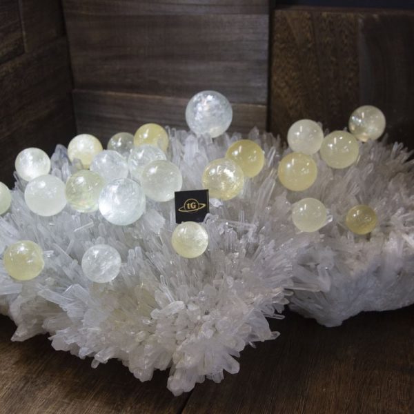 Yellow and White Crystal Ball (黄白水晶球)