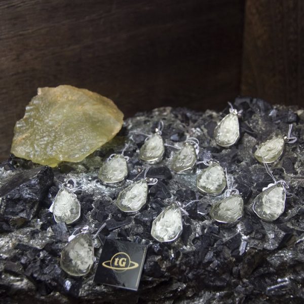 Moldavite (陨石)